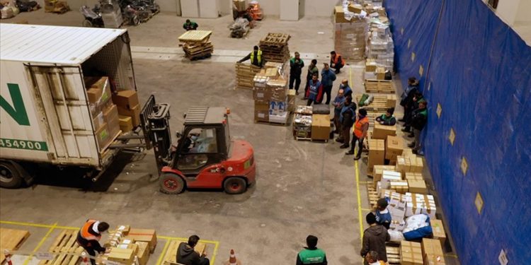 Depremzedelere yardımların hızlı ulaştırılması amacıyla Kayseri’de lojistik aktarma merkezi kuruldu