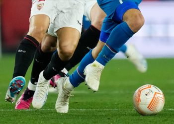 Fenerbahçe'nin Avrupa'daki rakibi Sevilla evinde yenildi