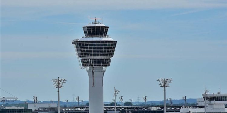 St. Petersburg'daki havalimanı "uçan belirsiz nesne" gerekçesiyle kapatıldı