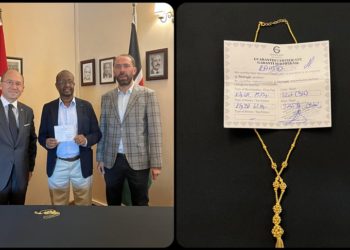 Kenyalı Rashid Jama, eşine hediye aldığı kolyeyi satarak depremzedelere gönderdi