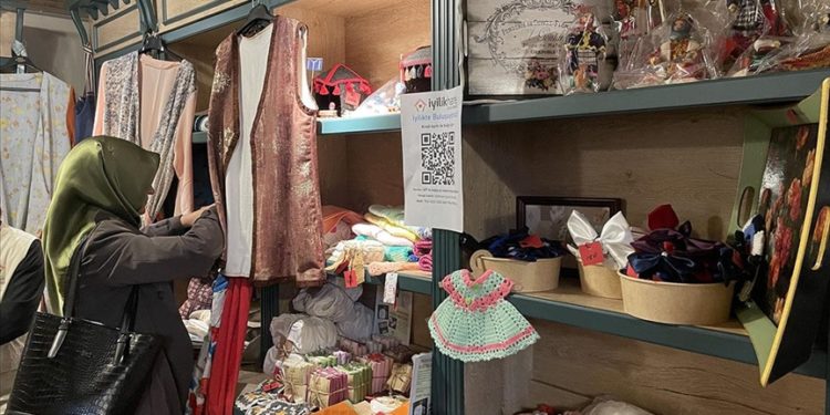 “İyilikte Deprem Bölgesi İçin Buluşuyoruz” yardım kermesi Üsküdar’da başladı