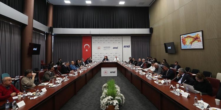 Türkiye’yi sarsan deprem felaketi akademik olarak masaya yatırıldı