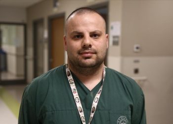 Sağlık çalışanları deprem şokuyla koştukları hastanede günlerdir görev başında