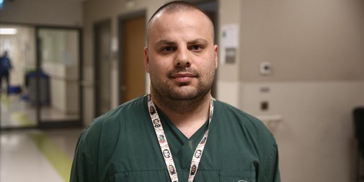 Sağlık çalışanları deprem şokuyla koştukları hastanede günlerdir görev başında