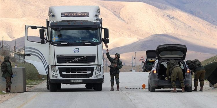 İsrail, Eriha’ya giriş-çıkışları kapatırken Ürdün’e seyahatleri de engelliyor