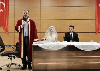 Depremzede çiftin nikahı Konya'da kaldıkları yurtta kıyıldı