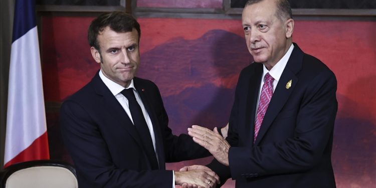 Cumhurbaşkanı Erdoğan, Fransa Cumhurbaşkanı Macron ile videokonferans görüşmesi yaptı