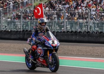 Toprak Razgatlıoğlu sezonun ilk yarışında üçüncü oldu