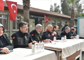 Bakan Kirişci Hataylı çiftçilerle bir araya geldi: Sulama konusunda tedbirler alıyoruz