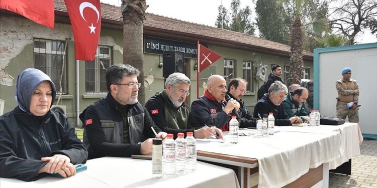 Bakan Kirişci Hataylı çiftçilerle bir araya geldi: Sulama konusunda tedbirler alıyoruz