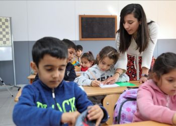Malatya'da kurulan konteyner kentte öğrenciler eğitim görüyor