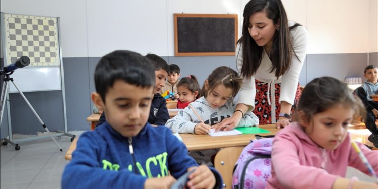 Malatya'da kurulan konteyner kentte öğrenciler eğitim görüyor