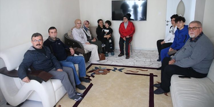 Hataylı depremzedeler Sakarya’da aynı acıyı yaşayan hayırsever sayesinde yeni yuvaya kavuştu