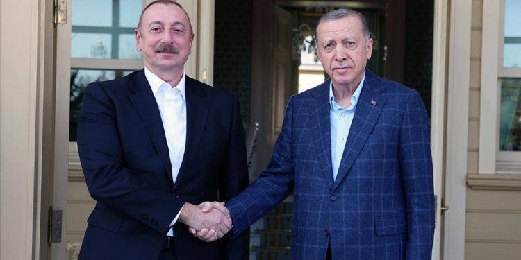 Cumhurbaşkanı Erdoğan, Azerbaycan Cumhurbaşkanı Aliyev ile bir araya geldi