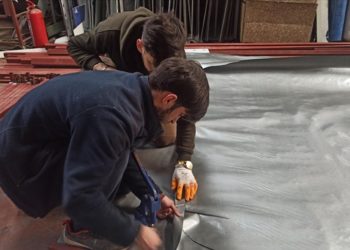 Osmaniyeli depremzedeler için atölyesini açan esnaf 60 gönüllüyle çadır üretiyor