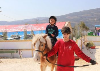 Gaziantep'te çocuklar atlı terapiyle depremin travmatik etkisinden uzaklaşıyor