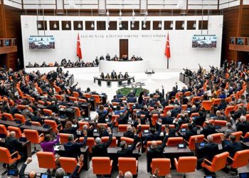 TBMM Genel Kurulu, EYT ve depremlerle ilgili araştırma komisyonu kurulması için mesai yapacak