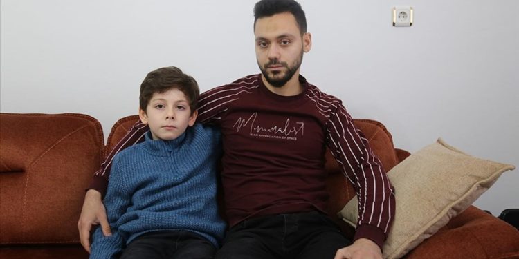 26 yaşındaki genç enkaz altında geçen 105 saati 13 gün olarak saymış