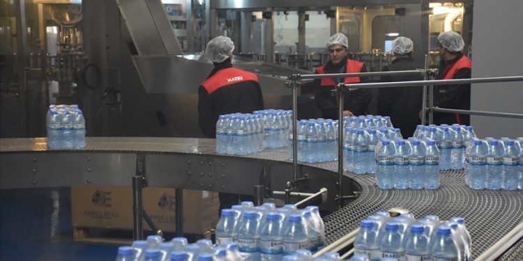 Deprem bölgesindeki en büyük su firması, afetin etkilerinin gölgesinde yeniden üretime odaklandı