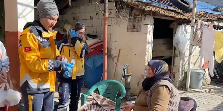 Sağlık Bakanı Koca, Hatay'da 112 Acil Sağlık ekiplerinin çalışmalarını paylaştı