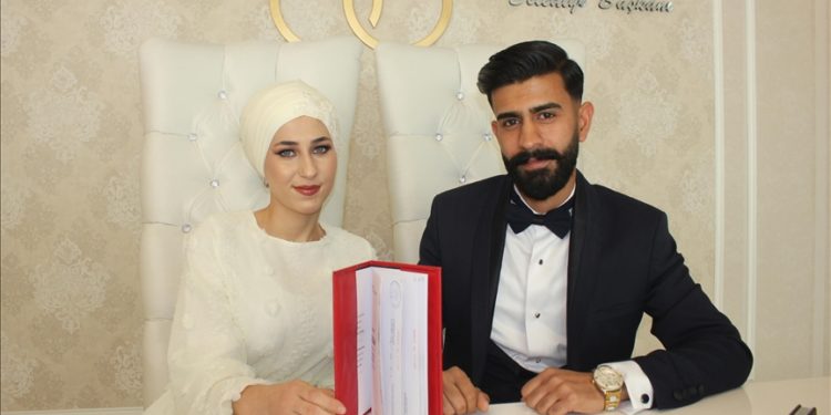 Depremzede çiftin nikahı Amasya'nın Suluova ilçesinde kıyıldı