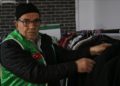 “Tahsin amca” depremzedelere yardım etmek için evine dönmüyor