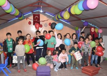 Adıyaman’daki çadır kentte oluşturulan kreş, depremzede çocuklara moral oluyor