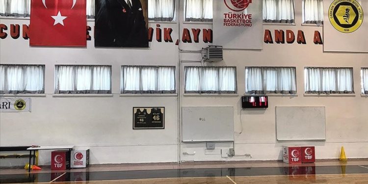 Depremde hayatını kaybeden milli basketbolcu Nilay Aydoğan'ın forması emekli edildi