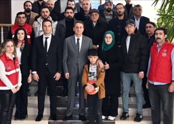 Sinop'ta yaşayan yabancı uyruklular depremzedelerin yardımına koştu