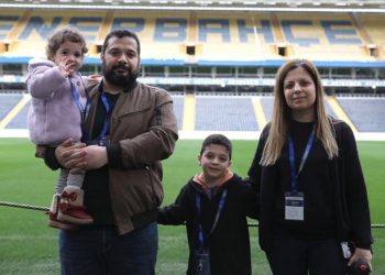 Fenerbahçe Kulübü, enkazdan kurtarılan Kuzey Koşar ve ailesini Ülker Stadı'nda ağırladı