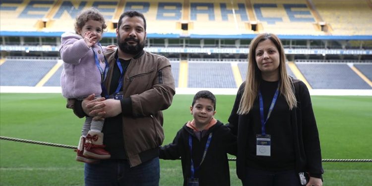 Fenerbahçe Kulübü, enkazdan kurtarılan Kuzey Koşar ve ailesini Ülker Stadı'nda ağırladı