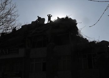 Deprem travması yaşa göre değişen belirtilerle kendisini gösteriyor