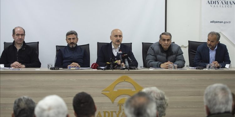 Katar’dan ve yardımcı dost ülkelerden gelecek konteynerler yola çıktı