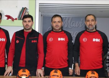 Enkazda hayat kurtaran İHH Erzurum ekibi şimdi de yardım faaliyetleri yürütüyor
