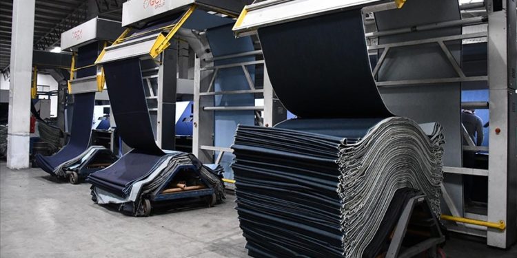 Tekstil ve ham maddeleri sektöründen 819 milyon dolarlık rekor ihracat