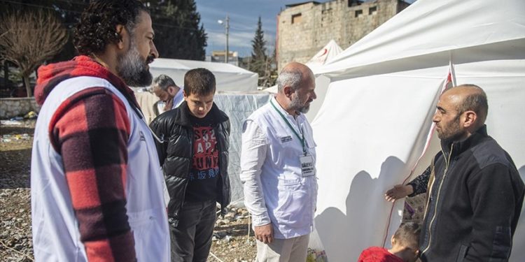 “Yeryüzü Doktorları” Adıyaman’da depremzedeleri sağlık kontrolünden geçiriyor