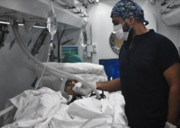 Enkazda bacağı ezilen depremzede, Konya’da hiperbarik tedavisi görüyor