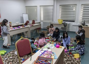 Erzurum Hizmetiçi Eğitim Enstitüsü depremzede ailelere “yuva” çocuklara ise “okul” oldu