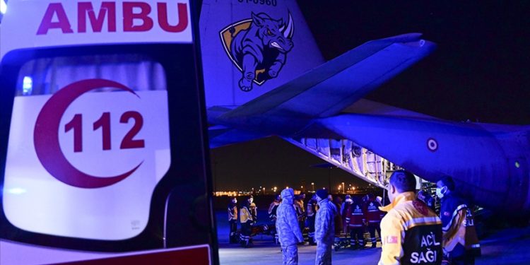 Deprem bölgesinden İstanbul'a getirilen 1194 yaralının tedavisi devam ediyor