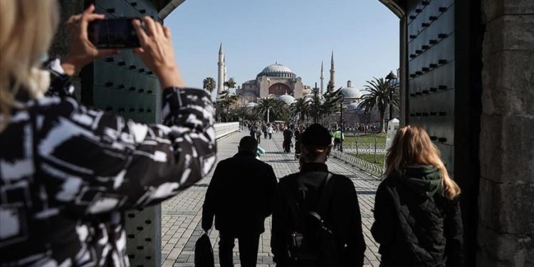 Türkiye yılın ilk ayında 2 milyonu aşkın yabancı ziyaretçi ağırladı
