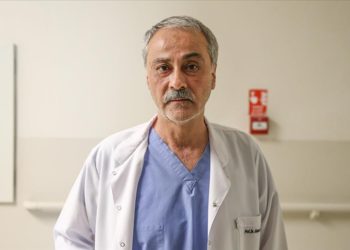 Depremde güvenli alanda “cenin” pozisyonunda kalmak kol ve bacak yaralanmalarını önlüyor