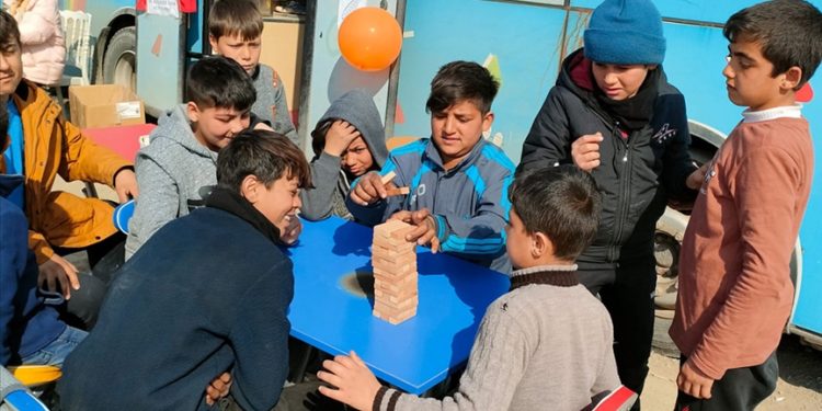 Gezici Kütüphane Otobüsü, Elbistan’da çocuklara hizmet veriyor