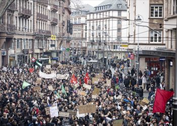 Fransa’da emeklilik reformu karşıtı kitlesel grevlerin 10’uncusu düzenleniyor