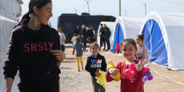 Beşiktaş taraftarının depremzede çocuklara gönderdiği oyuncaklar Kahramanmaraş'a ulaştı