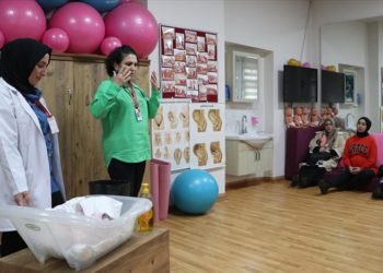 Anne adayları “gebe okulu” ile normal doğum hakkında bilinçleniyor