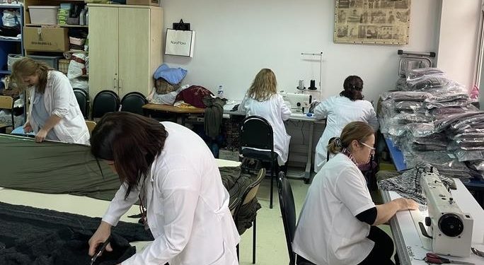 Artvin’deki 9 halk eğitimi merkezinde depremzedeler için kıyafet dikiliyor