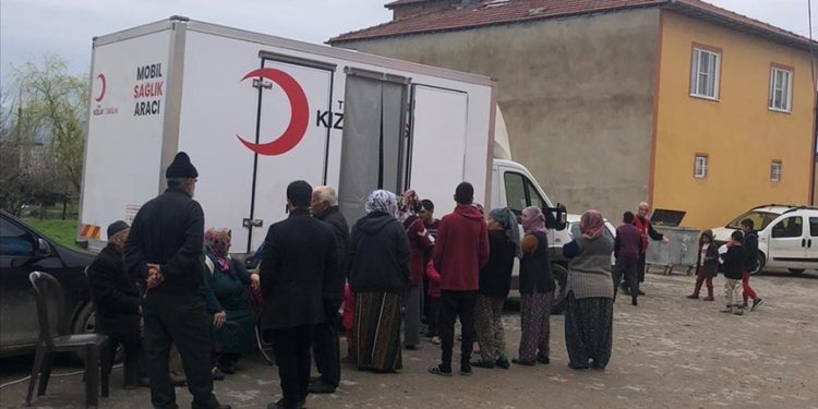 Türk Kızılay mobil sağlık aracı, Malatya'da depremzedelere sağlık hizmetini sürdürüyor
