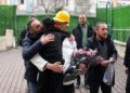 Zonguldaklı madenciler enkazdan kurtardıkları çocuğu ve annesini ziyaret etti