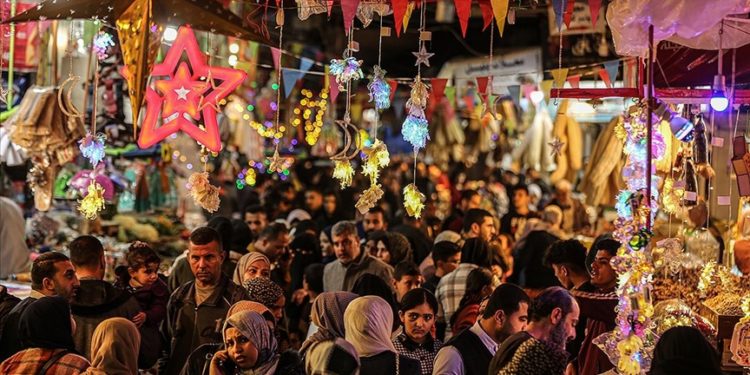 Gazze’deki Filistinlilerin ramazan alışverişinde kadim adresi: Ez-Zaviye Çarşısı