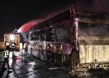 Deprem bölgesinde gazetecilere hizmet veren “Medyabüs”te yangın çıktı